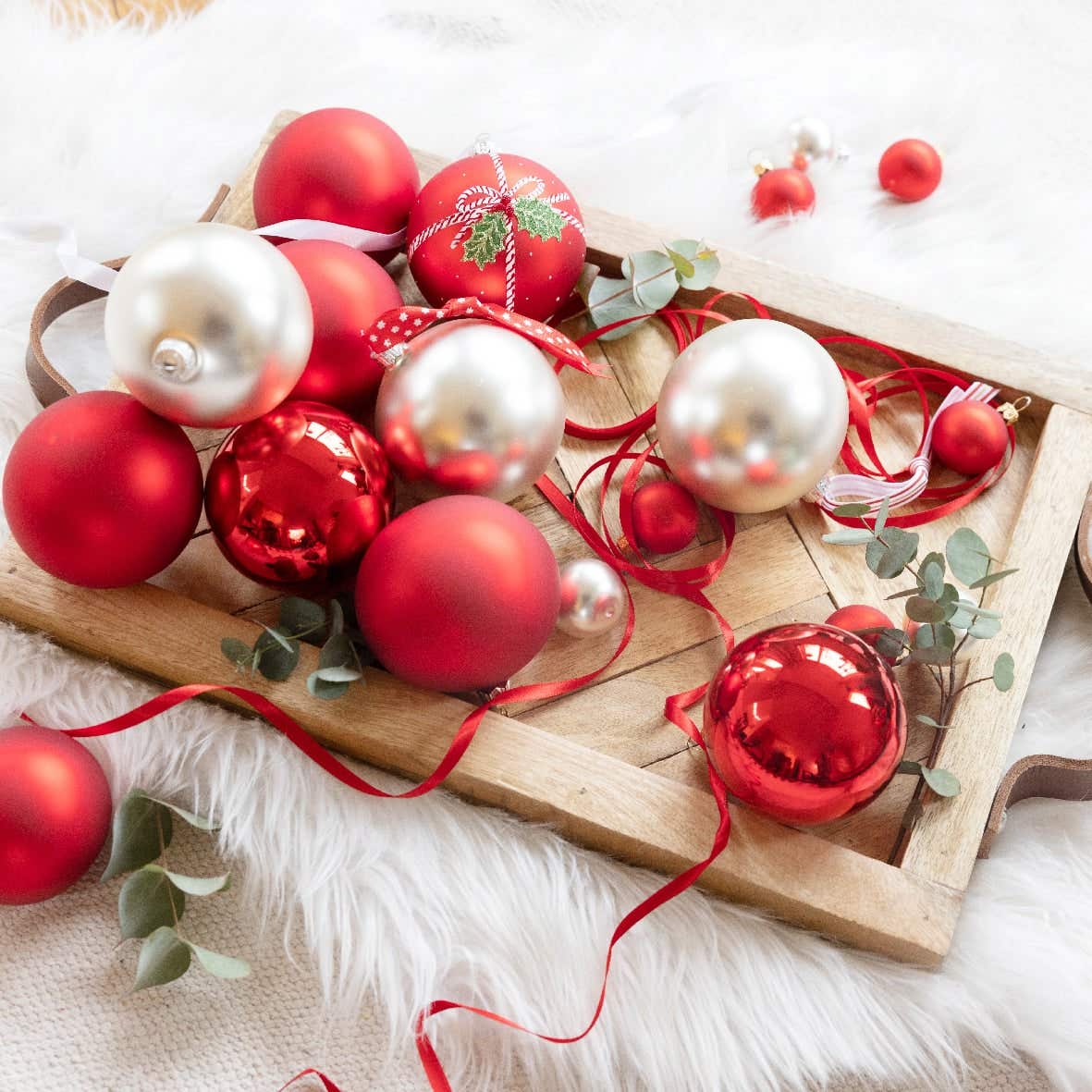 Decoris Kerstballen glas mix kerstrood 16 stuks Ø 8 cm
