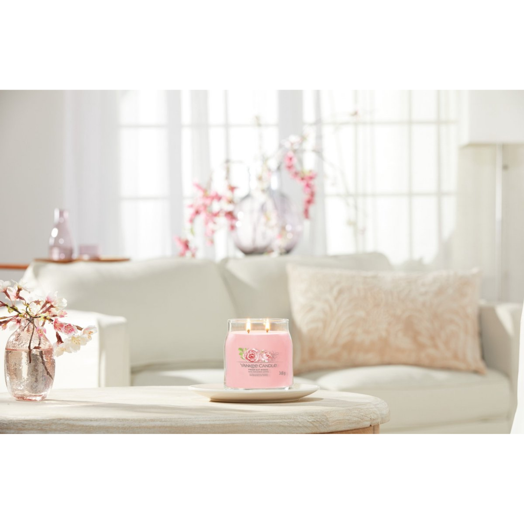 Yankee Candle Geurkaars Fresh Cut Roses Signature Medium