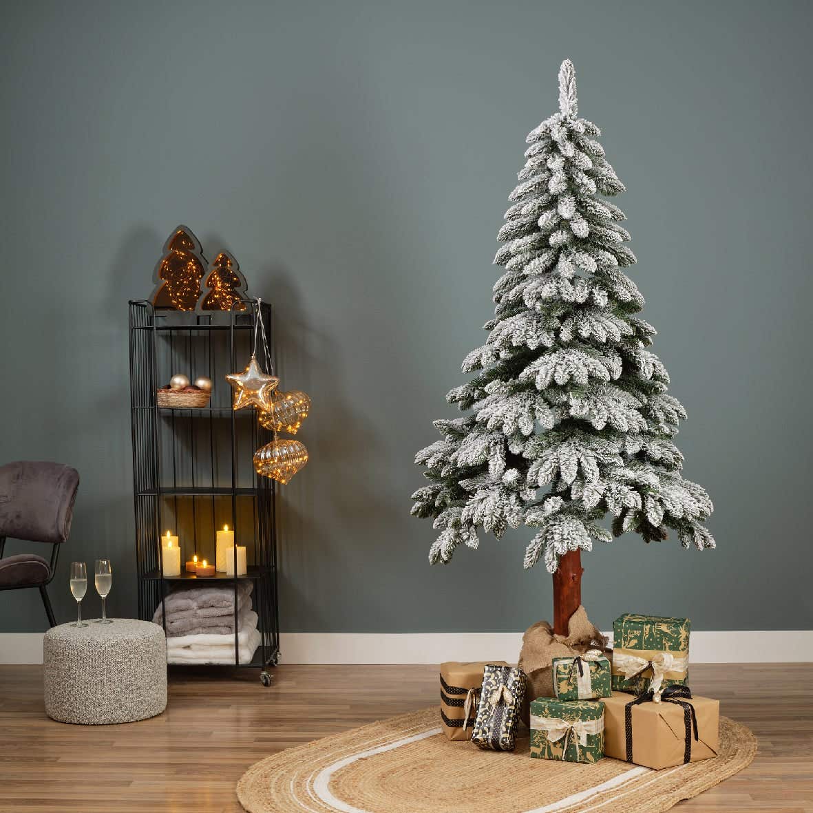 Everlands Kunstkerstboom Tora Sneeuw 270 cm