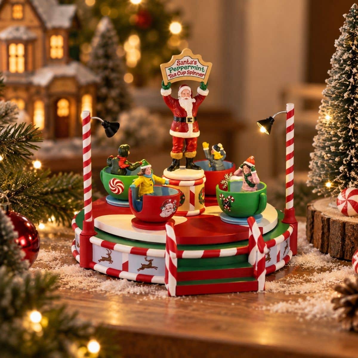 Lemax Kerstdorphuisje Santa's Peppermint Teacup Spinner met Verlichting 20 x 18.5 x 17.5 cm