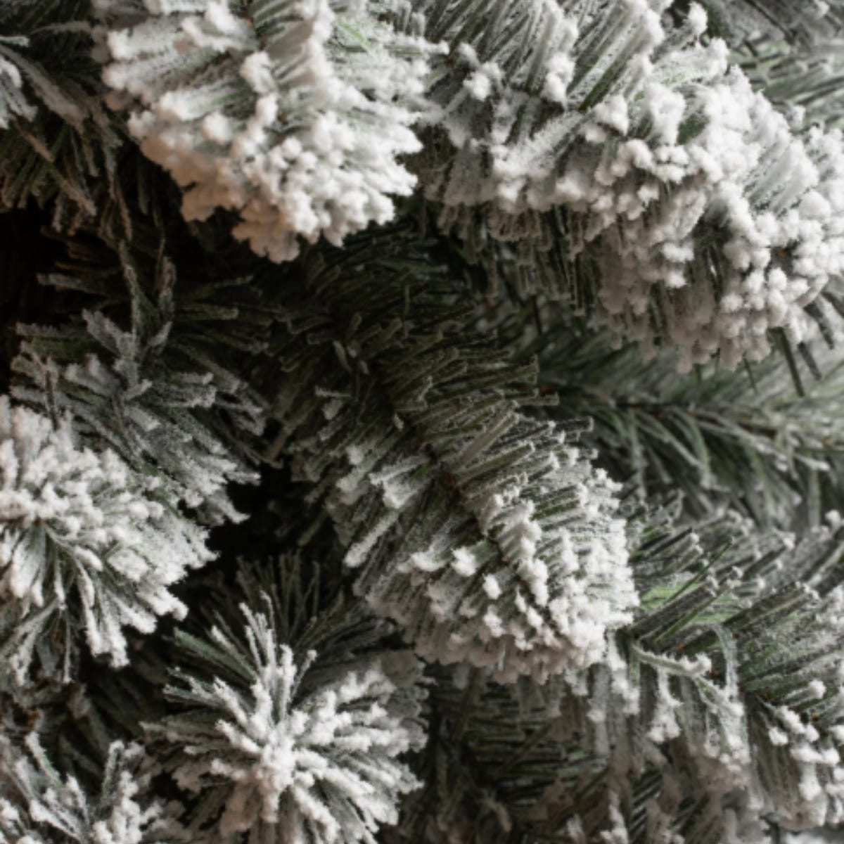 Black Box Trees Kunstkerstboom Charlton Wit met Sneeuw 215 x 56 cm