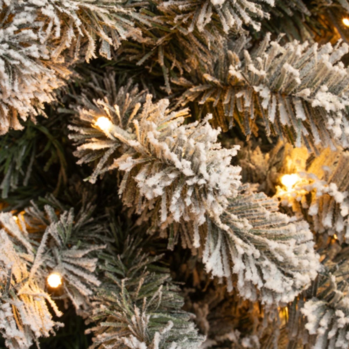 Black Box Trees Kunstkerstboom Charlton Wit met Sneeuw en Verlichting 185 x 53 cm