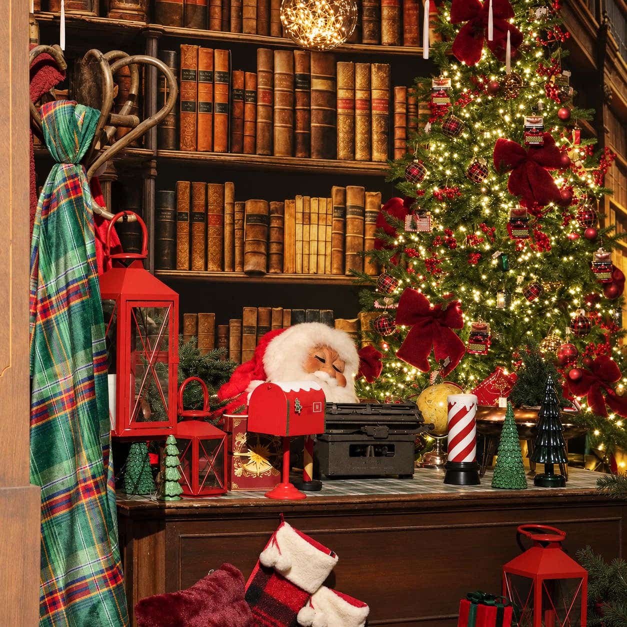 Kerstbibliotheek_met_typemachine_en_rode_lantaarns-3