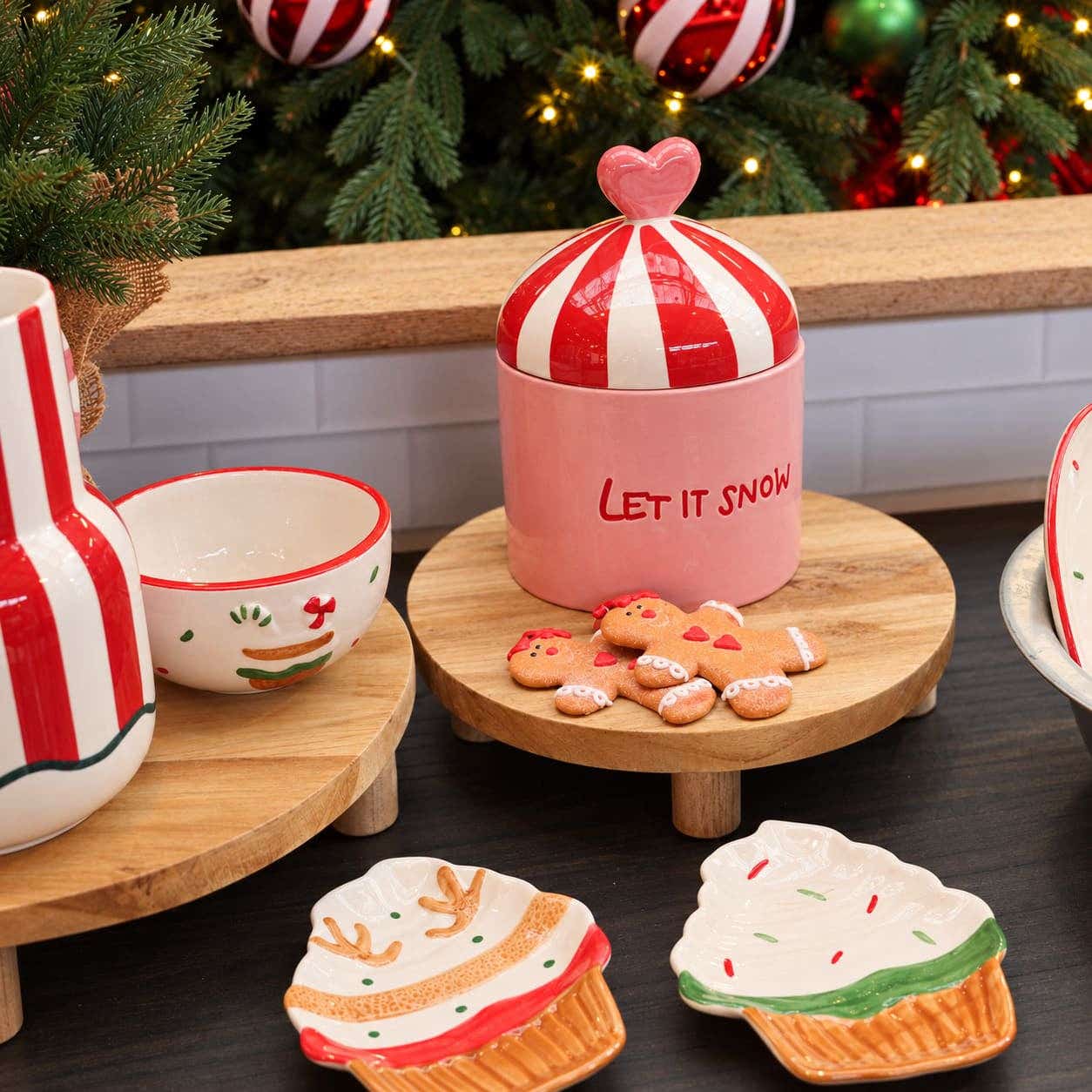 Roze_winterdecoratie_met_gingerbreadornamenten-2