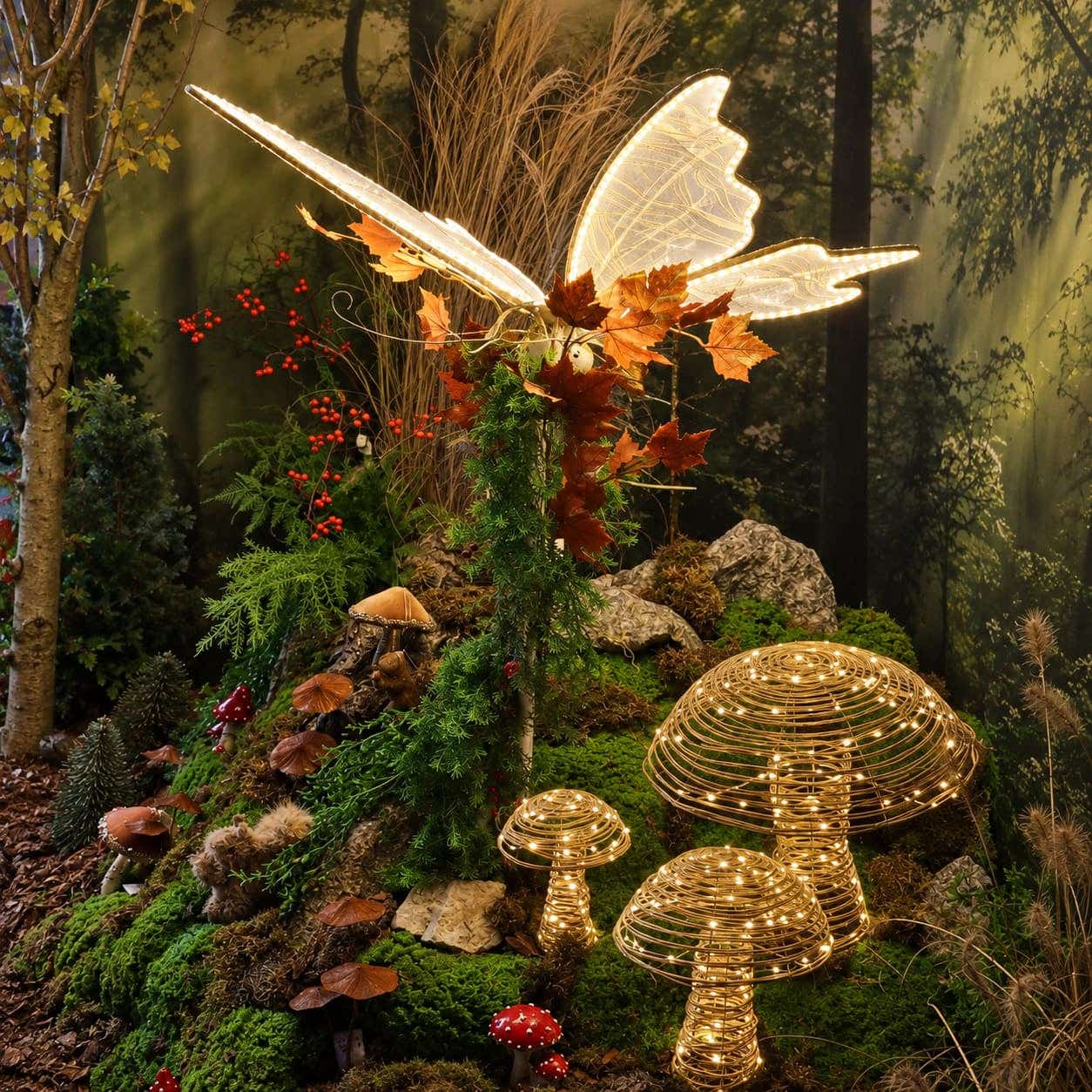 Verlichte_vlinder_en_gouden_paddenstoelen-2